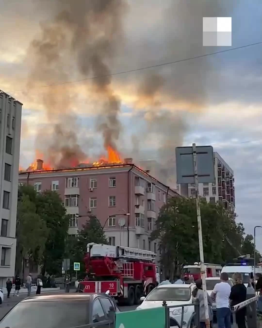 В Казани полыхает многоэтажка у Чеховского рынка - 14 июня 2023 - 116.ру