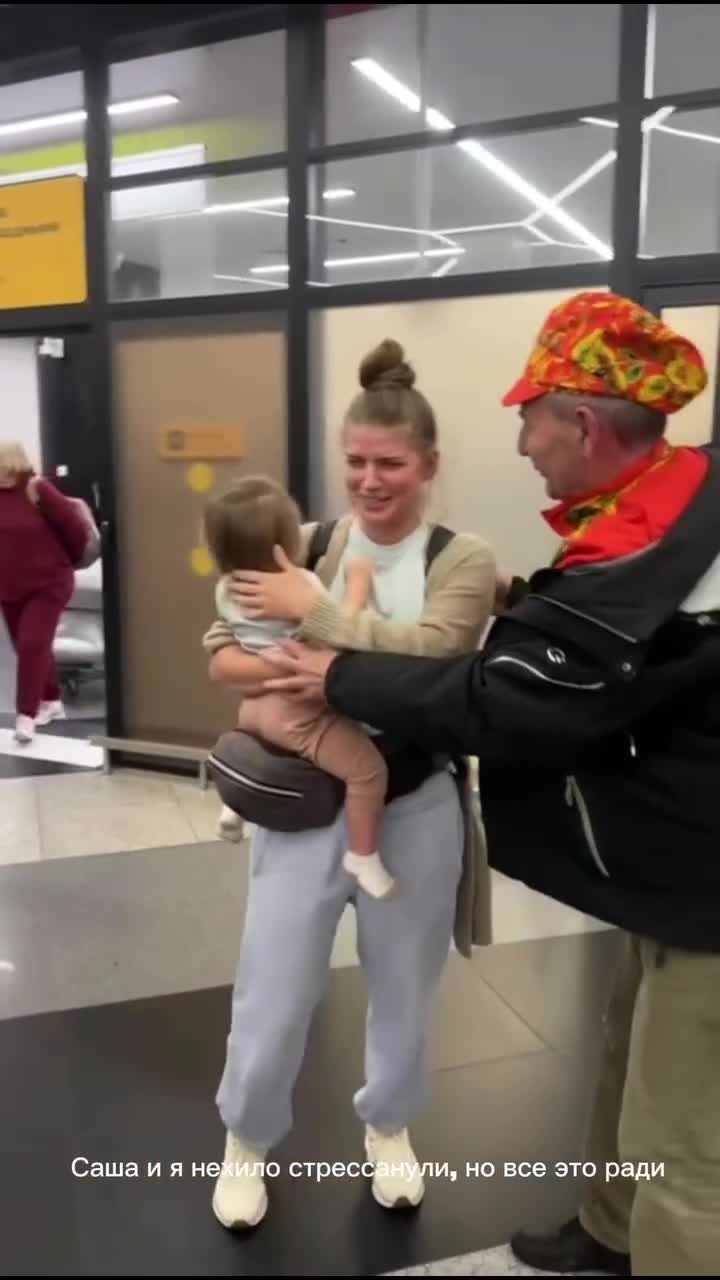 Ол сиськи мен оның арасына түсіп жатыр Жыныстық қатынас тек транссексуалдар