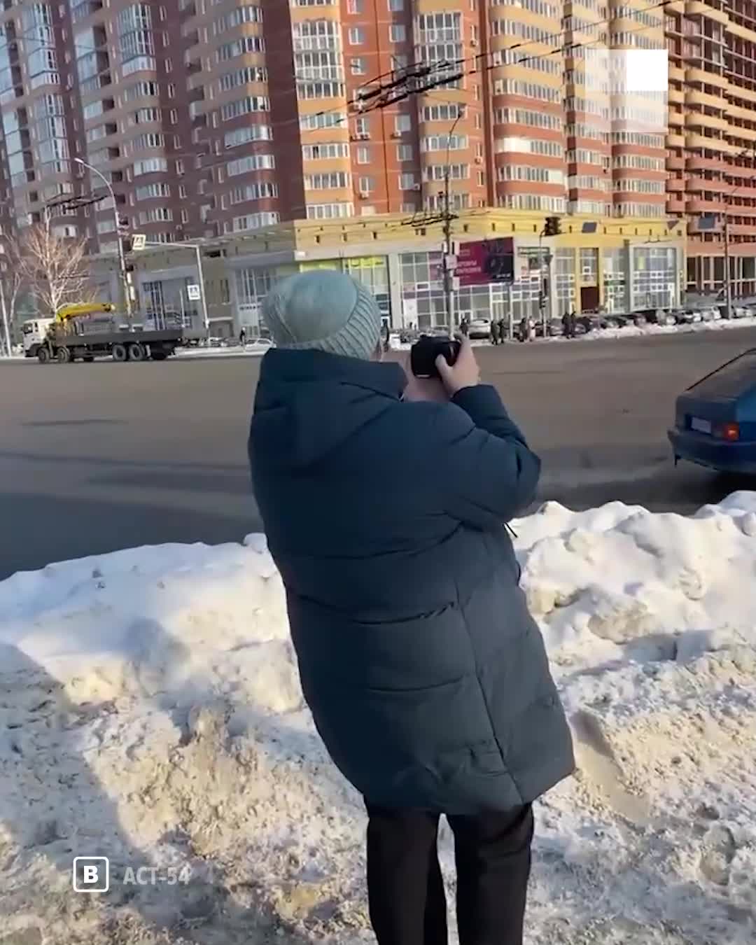 Юноша оскорбляет пожилых женщин на улице Новосибирска и снимает это на  видео - 21 февраля 2023 - НГС.ру