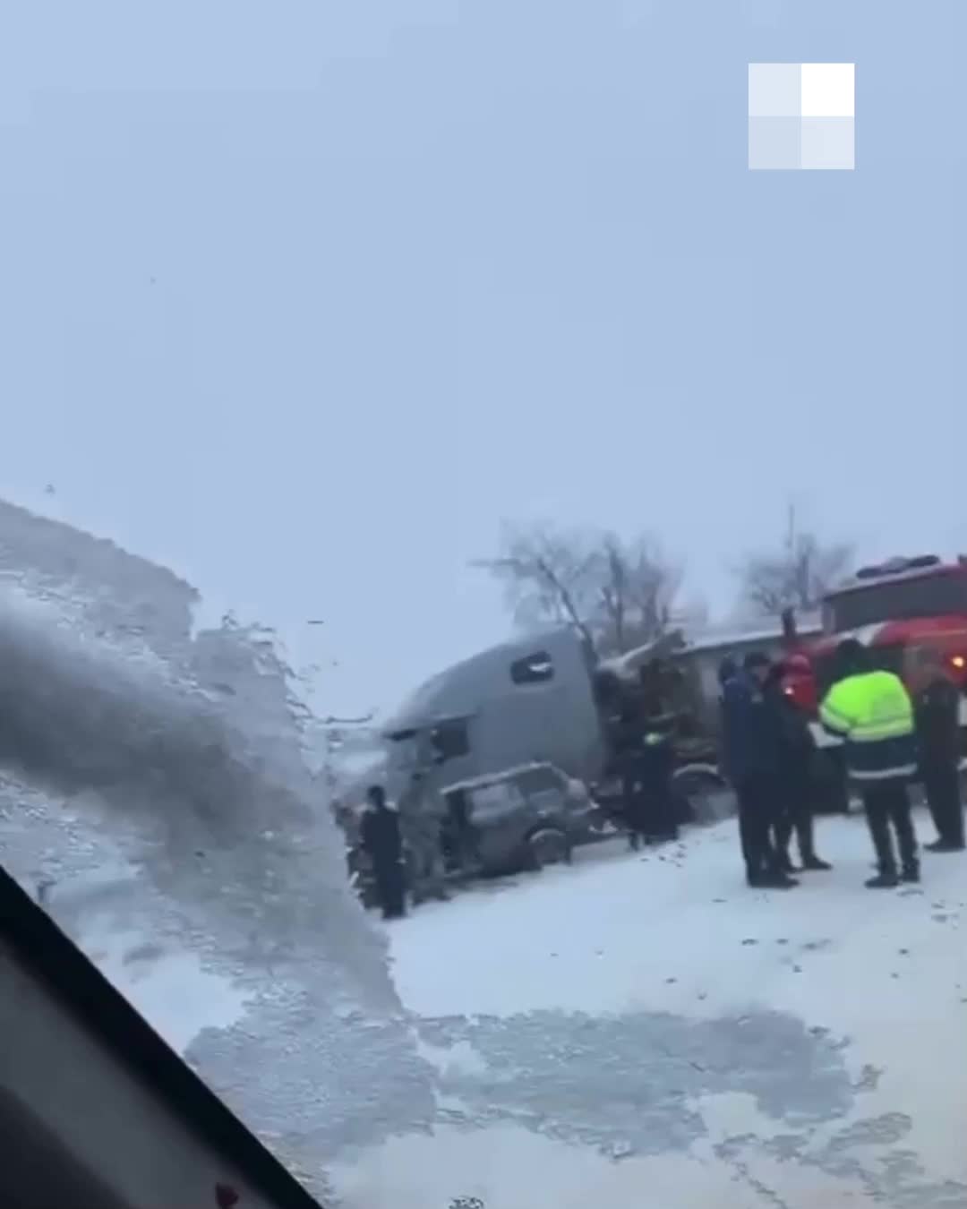 Под Волгоградом водитель на иномарке врезался в грузовой автомобиль, один  человек скончался на месте - 10 февраля 2024 - V1.ру