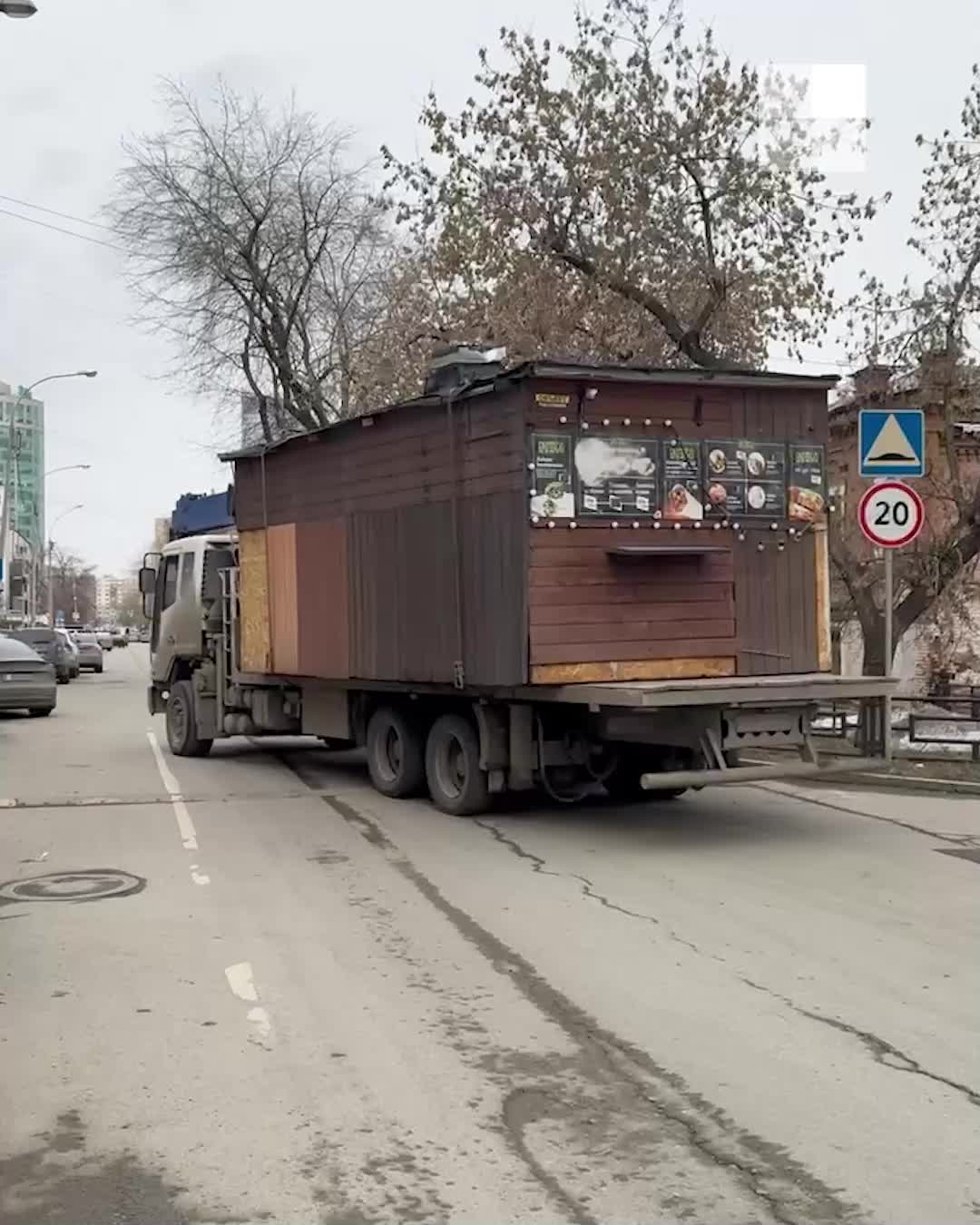 В Екатеринбурге снесли киоск с шаурмой для обитателей «квартала  миллионеров» - 2 апреля 2024 - Е1.ру