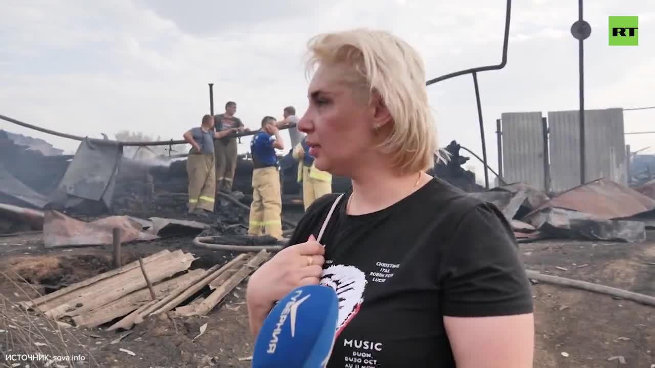 Три человека пострадали при пожаре в Самарской области, где огонь  перекинулся на жилые дома — видео — РТ на русском