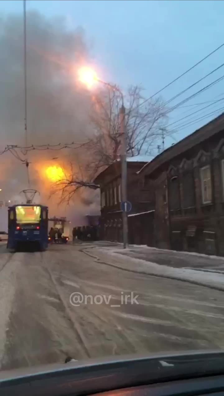 Дом с мезонином сгорел в Иркутске на улице Тимирязева, 21 вечером 26  ноября: он был памятником федерального значения - 26 ноября 2023 - ИРСИТИ.ру