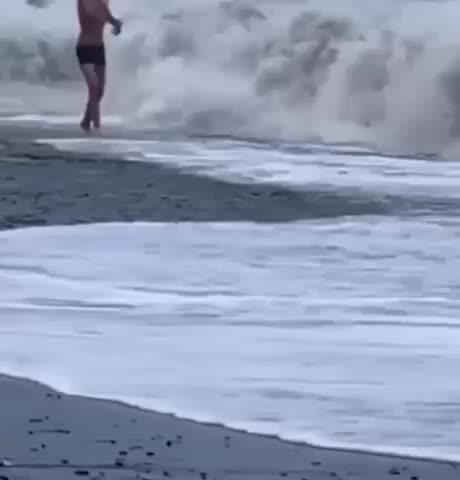 В Сочи сняли на видео занимающуюся сексом на пляже влюбленную парочку - Новости Сочи