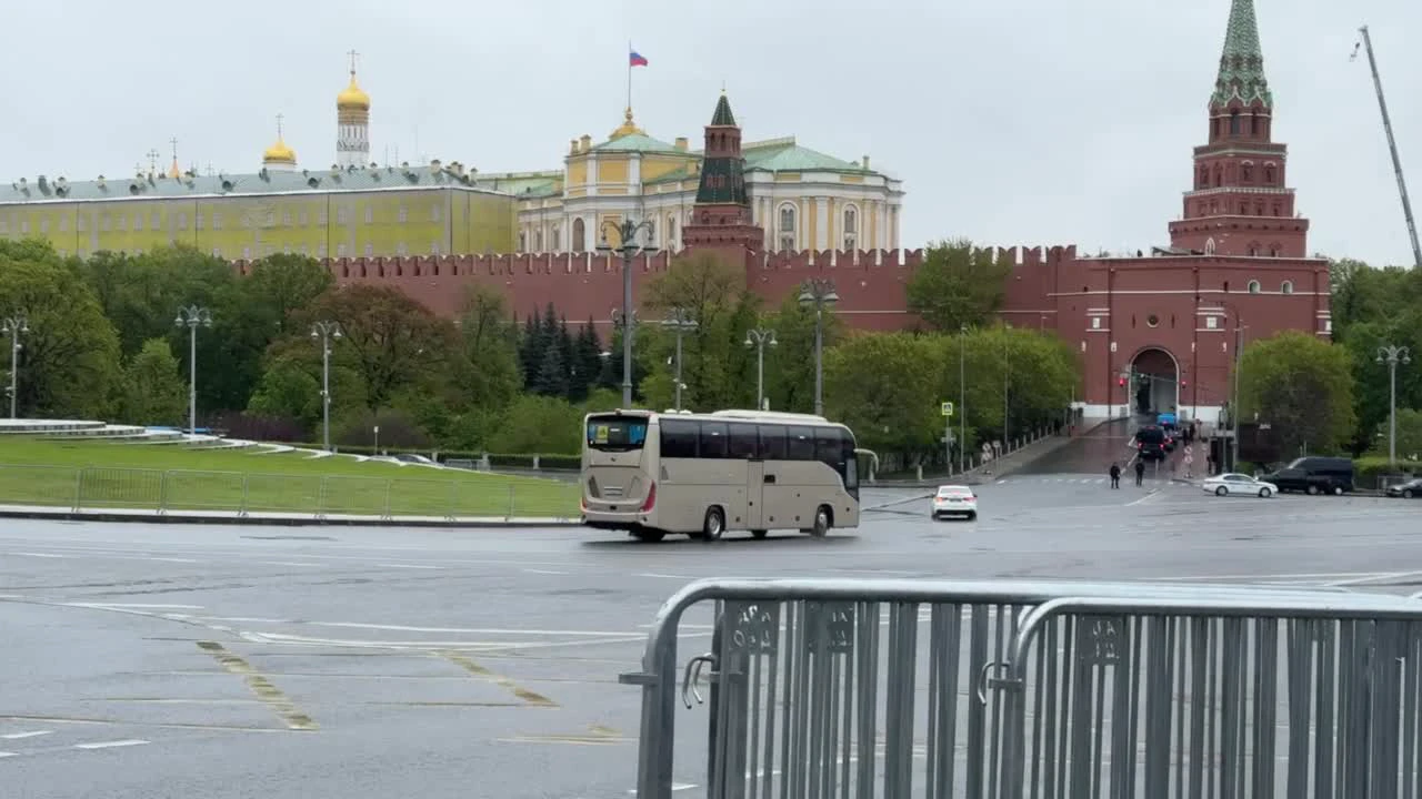 В центре Москвы перекрыли несколько улиц в связи с инаугурацией президента:  ограждения, ОМОН, военная полиция, Большой Москворецкий мост, Кремлевская  набережная, Диана Гурцкая, где не проехать, инаугурация президента - 7 мая  2024 - МСК1.ру