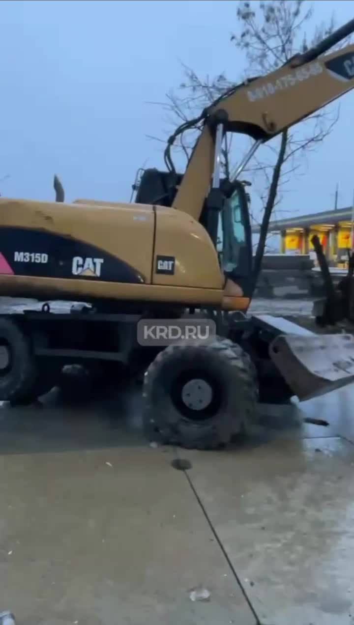 В Краснодаре на разбитой улице Автомобильной вместо ремонта положили  бетонные плиты - 30 января 2024 - 93.ру