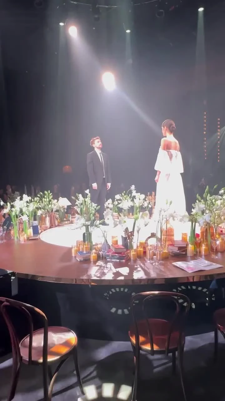 Прозрачное платье невесты, слезные клятвы и звездные гости: чем запомнилась  свадьба Александра Петрова | STARHIT