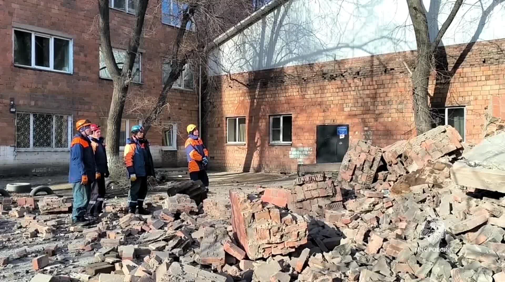 В Хакасии в Черногорске обрушилась стена общежития - 14 марта 2024 -  НГС24.ру