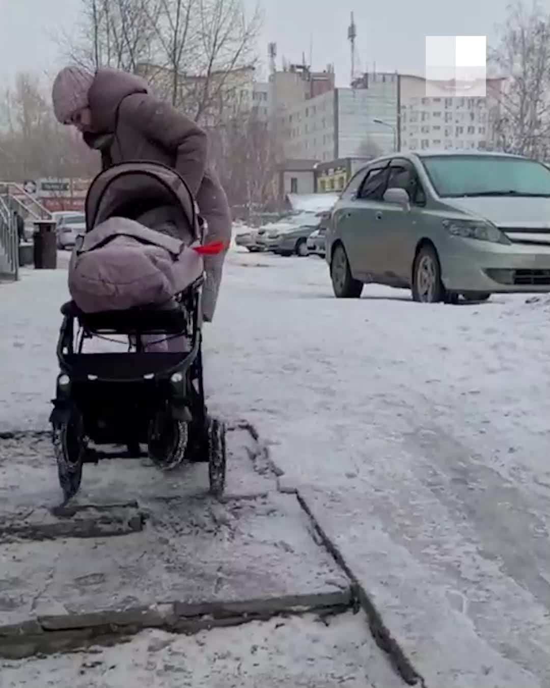 НГС прогулялся по городу с мамой с коляской — фоторепортаж - 12 марта 2023  - НГС.ру