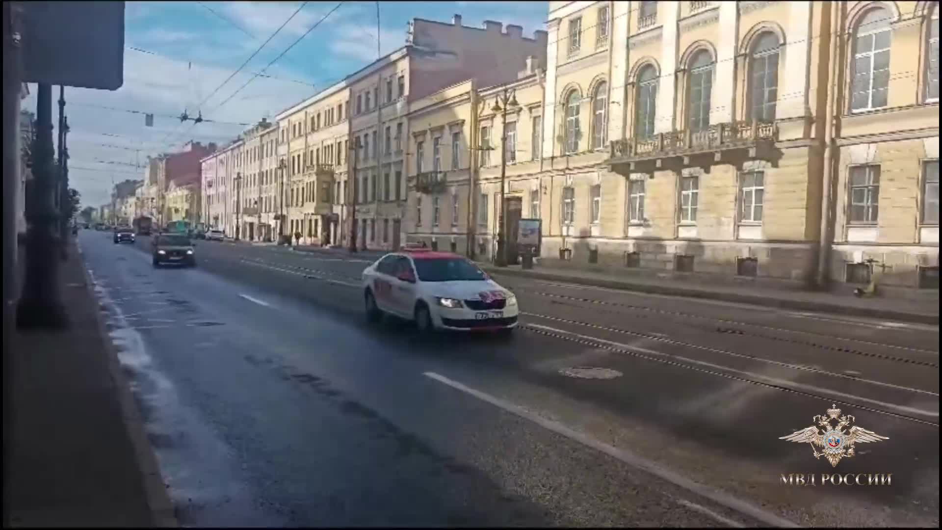 В Петербурге трое полицейских придумали схему развода девушек на сексе с красавчиками