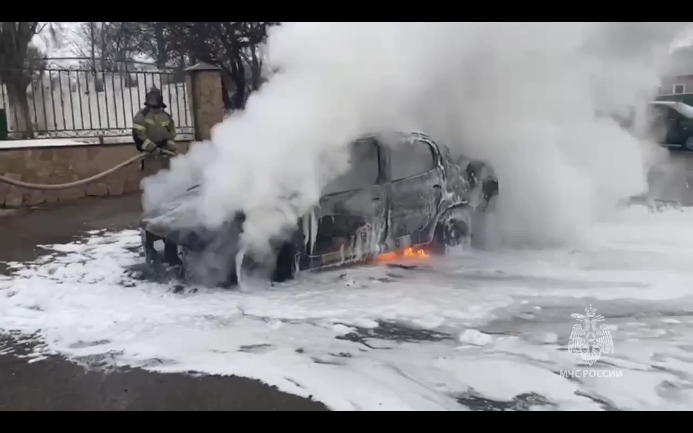 Возле школы в Кропоткине загорелся на ходу автомобиль - 17 февраля 2023 -  93.ру