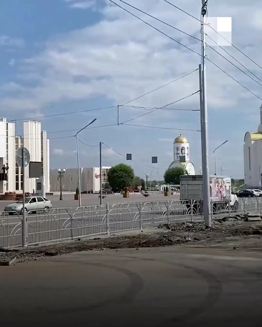 В Кургане на парковке у «Зауральского торгового дома» убирают асфальт - 16  августа 2023 - 45.ру