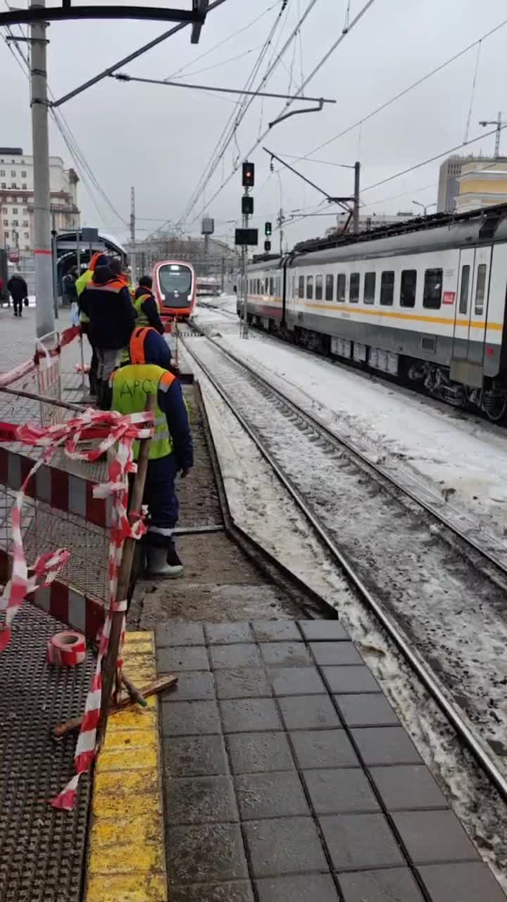 В Москве на станции Савеловская обвалилась платформа МЦД-1: ее обрушила  снегоуборочная машина, как выглядит, фото, что известно и когда восстановят  - 19 декабря 2023 - МСК1.ру